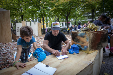 Enterramiento de una cápsula del tiempo del artista Iosu Zapata en Pamplona dentro de los Encuentros 72