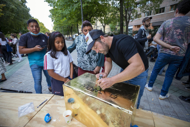 Enterramiento de una cápsula del tiempo del artista Iosu Zapata en Pamplona dentro de los Encuentros 72