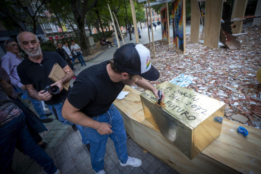 Enterramiento de una cápsula del tiempo del artista Iosu Zapata en Pamplona dentro de los Encuentros 72