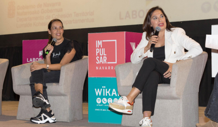 Las hermanas María y Rocío Pradilla, durante su intervención