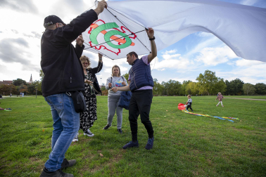 Fotos de la 8º edición del Certamen-Exhibición Solidaria de Vuelo de Cometas organizado por Asociación Navarra contra la Fibrosis Quística (FQ Navarra)