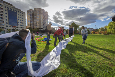 Fotos de la 8º edición del Certamen-Exhibición Solidaria de Vuelo de Cometas organizado por Asociación Navarra contra la Fibrosis Quística (FQ Navarra)
