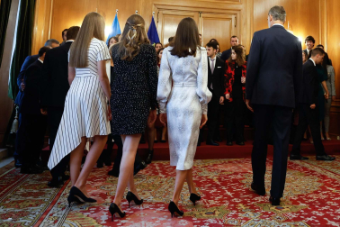 Los reyes Felipe y Letizia, acompañados de la princesa Leonor y la infanta Sofía, reciben en audiencia a los galardonados con los Premios Princesa de Asturias