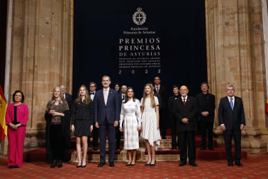Los reyes Felipe y Letizia, acompañados de la princesa Leonor y la infanta Sofía, reciben en audiencia a los galardonados con los Premios Princesa de Asturias