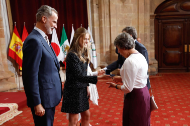 Los reyes Felipe y Letizia, acompañados de la princesa Leonor y la infanta Sofía, reciben en audiencia a los galardonados con los Premios Princesa de Asturias