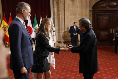 Los reyes Felipe y Letizia, acompañados de la princesa Leonor y la infanta Sofía, reciben en audiencia a los galardonados con los Premios Princesa de Asturias