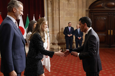 Los reyes Felipe y Letizia, acompañados de la princesa Leonor y la infanta Sofía, reciben en audiencia a los galardonados con los Premios Princesa de Asturias