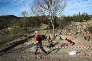 Fotos de las catas arqueológicas en Santa Criz de Eslava.