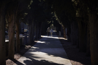 Fotos del día de Todos los Santos en el cementerio de Pamplona.
