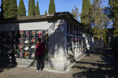Fotos del día de Todos los Santos en el cementerio de Pamplona.