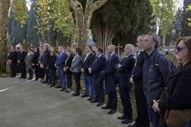 Fotos del día de Todos los Santos en el cementerio de Pamplona.