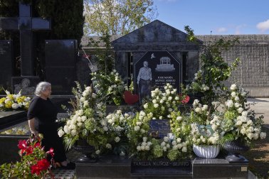 Fotos del día de Todos los Santos en el cementerio de Pamplona.