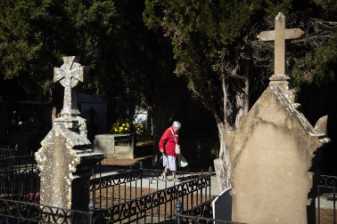 Fotos del día de Todos los Santos en el cementerio de Pamplona.