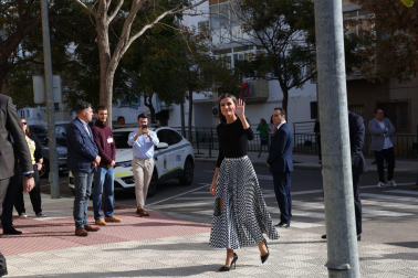 Foto de la reina Letizia durante su visita a Tudela para participar en un homenaje a Pilar Miró en el marco del Festival Ópera Prima.