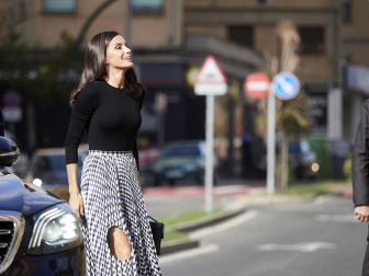 Foto de la reina Letizia durante su visita a Tudela para participar en un homenaje a Pilar Miró en el marco del Festival Ópera Prima.