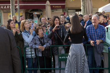 Foto de la reina Letizia durante su visita a Tudela para participar en el homenaje a Pilar Miró en el marco del Festival Ópera Prima
