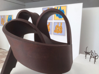 Escultura en la que Íñigo Manterola juega con las formas, los giros y el espacio