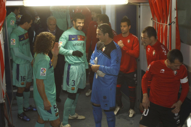 *A:   EDUARDO BUXENS -  JESUS GARZARON
*F: 04  NOVIEMBRE  2010
*L:  PAMPLONA
*P:  
*T: OSASUNA - BARCA