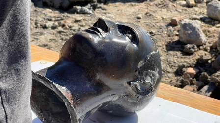 Fotos del hallazgo de 24 estatuas romanas y etruscas en las termas San Casciano dei Bagni, en Siena. /