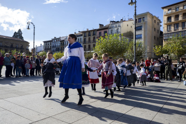 Imagen de los actos organizados por la Asociación Navarra de Diabetes (ANADI) en la plaza del Castillo de Pamplona con motivo del Día Mundial de la Diabetes.