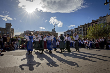 Imagen de los actos organizados por la Asociación Navarra de Diabetes (ANADI) en la plaza del Castillo de Pamplona con motivo del Día Mundial de la Diabetes.