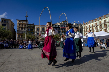 Imagen de los actos organizados por la Asociación Navarra de Diabetes (ANADI) en la plaza del Castillo de Pamplona con motivo del Día Mundial de la Diabetes.
