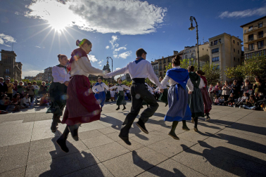 Imagen de los actos organizados por la Asociación Navarra de Diabetes (ANADI) en la plaza del Castillo de Pamplona con motivo del Día Mundial de la Diabetes.
