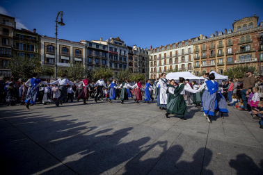 Imagen de los actos organizados por la Asociación Navarra de Diabetes (ANADI) en la plaza del Castillo de Pamplona con motivo del Día Mundial de la Diabetes.