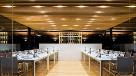 Sala de catas de Bodegas Ramón Bilbao en Haro (La Rioja)