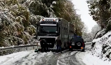Vídeo de nevadas en el Alto de Mezkiritz