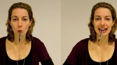Experimento del ‘lápiz en la boca’. Fuente: ‘A multi-lab test of the facial feedback hypothesis by the Many Smiles Collaboration’. Nature Human Behavior (2022). CC BY