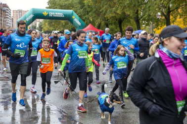 Imágenes de la carrera solidaria del Teléfono de la Esperanza