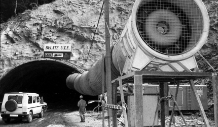 Ventilador utilizado en una de las bocas del túnel de Belate, en una fotografía de archivo de 1994.