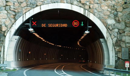 Cierre de los túneles de Belate en una foto de archivo de 1999.