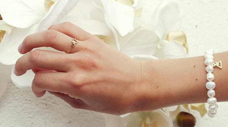 Anillo y pulsera de perlas con San Fermín
