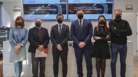 De izquierda a derecha, Patricia López (directora de Innovación y proyectos de APMEN), Juan José García (presidente de ANAIT), Mikel Irujo (consejero de Desarrollo Económico y Empresarial de Gobierno de Navarra), Juan Erro (presidente de APMEN), Nerea Corera (Responsable de proyectos de ANAIT) y Antonio Rodríguez (gerente de CITI Navarra y ANAIT)