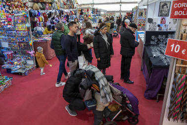 Fotos de la feria de Navidad de la Plaza de Toros de Pamplona