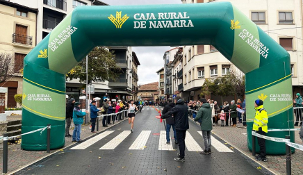 Participantes y ganadores en la XLI Carrera Sociedad Zubeztia y I Memorial Candi Arnanz