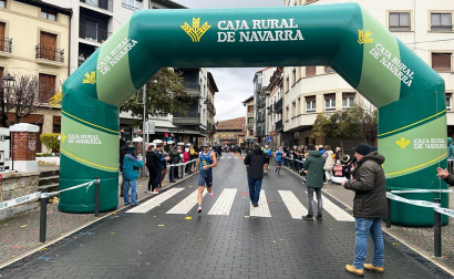 Participantes y ganadores en la XLI Carrera Sociedad Zubeztia y I Memorial Candi Arnanz