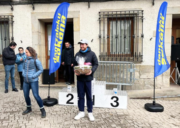 Participantes y ganadores en la XLI Carrera Sociedad Zubeztia y I Memorial Candi Arnanz