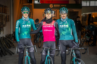 Los tres navarros del Kern Pharma 2023: Igor Arrieta, Mikel Retegi y Urko Berrade.