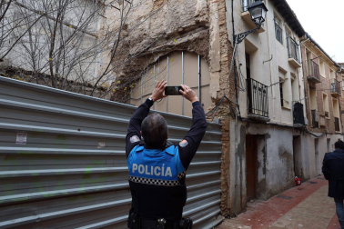 Imagen de la vivienda ubicada en el número 8 de la calle Cofrete de Tudela que se ha derrumbado.