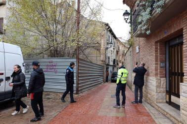 Imagen de la vivienda ubicada en el número 8 de la calle Cofrete de Tudela que se ha derrumbado.