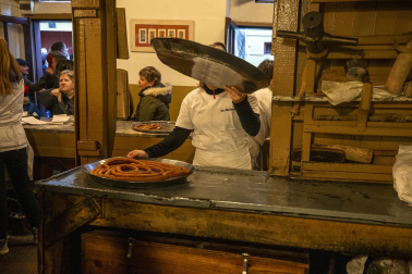 Celebración del 150 aniversario de la churrería La Mañueta en Pamplona.