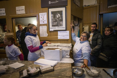 Celebración del 150 aniversario de la churrería La Mañueta en Pamplona.