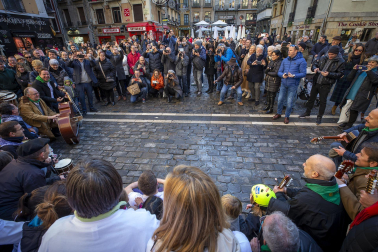 Celebración del 150 aniversario de la churrería La Mañueta en Pamplona.