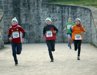 Participantes en la XI Carrera Infantil de la Navidad de Asvona