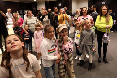 Fotos de la entrega de regalos a los niños ucranianos refugiados en Pamplona