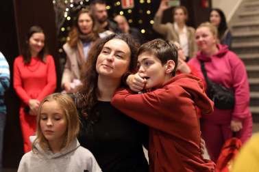 Fotos de la entrega de regalos a los niños ucranianos refugiados en Pamplona