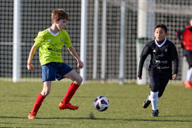 Imágenes del encuentro Amor de Dios 0 - 3 San Miguel (Aoiz) de la primera jornada del XL Torneo Interescolar.